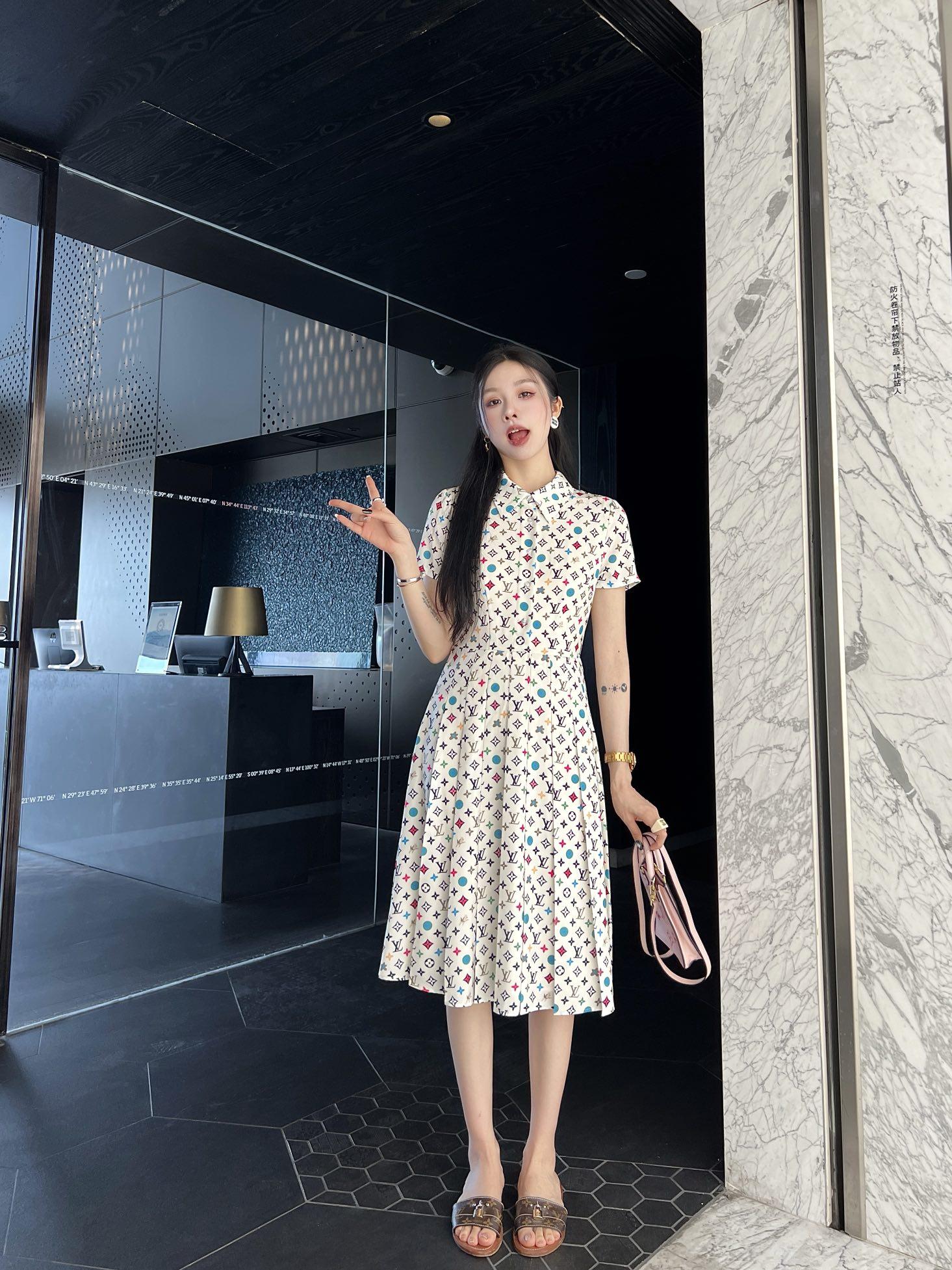 루이비통 25SS 신상 라펠 플리츠 원피스 (해외배송)