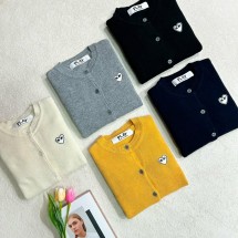 꼼데가르송 Comms des Garcons 화이트와펜 U넥 가디건 (국내배송)