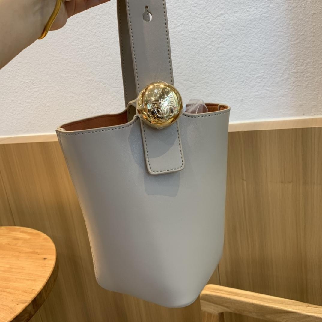 로에베 페블 버킷 백 (해외배송)