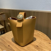 로에베 페블 버킷 백 (해외배송)