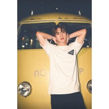 프라다 블랙 패치로고 티셔츠 (국내배송)