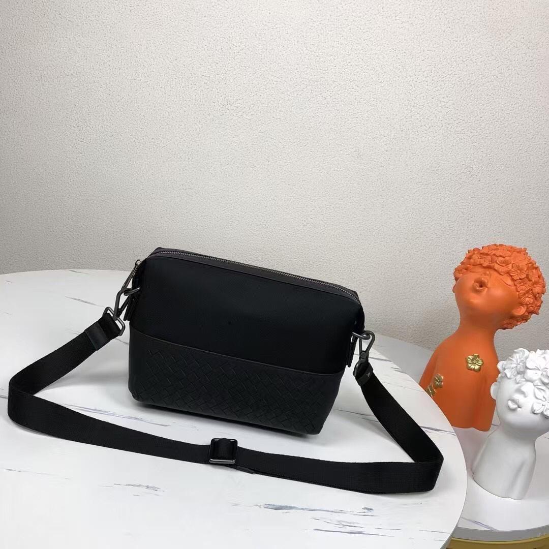 보테가베네타 남성용 숄더백  (해외배송)