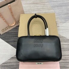 미우미우 가죽 보 백 (해외배송)