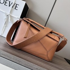 로에베 새틴 소가죽 퍼즐 핸드백 (해외배송)