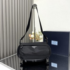 프라다 체스트백 (해외배송)