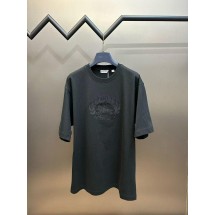 버버리 월계관 자수로고 반팔 티셔츠 (국내배송)