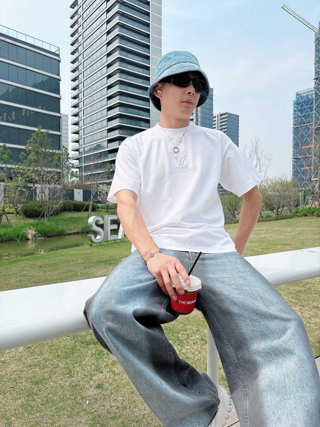 루이비통 플라워 패치 자수 라운드넥 반팔 (해외배송)