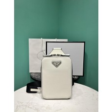 프라다 체스트백 (정품급 해외배송)