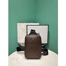 프라다 체스트백 (정품급 해외배송)