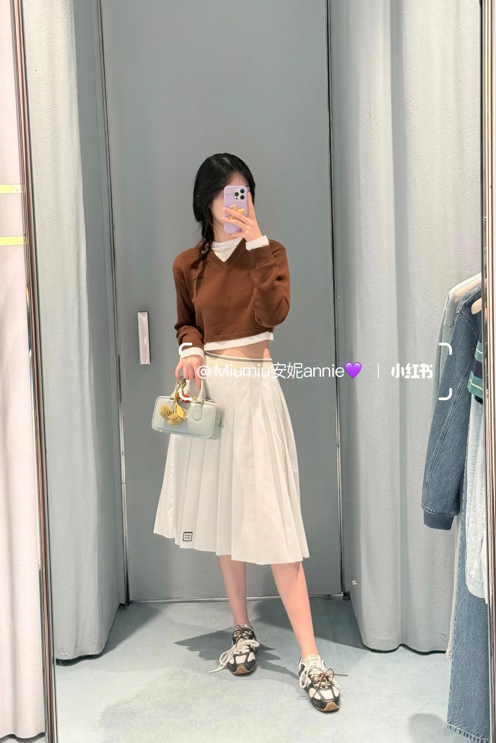 미우미우 레터 플리츠 미디 스커트 (해외배송)